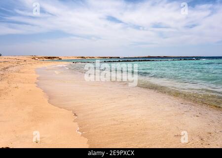 Rote Meer Wüste Landschaft Schlammhäuser Schlamm, Küste von Sharm El Sheikh, Sinai Halbinsel. Berühmte Reise Destionation in der Wüste Ägypten. Stockfoto