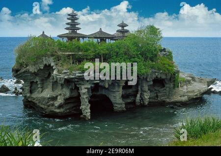 Tanah Lot - Bali - Indonesien 1990 (Foto auf Fotofilm) Stockfoto