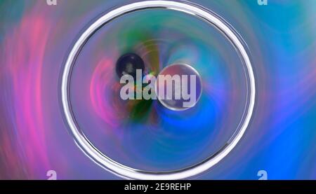 Abstrakter blauer Hintergrund mit transparenten Kugeln. 3D Bild. Stockfoto
