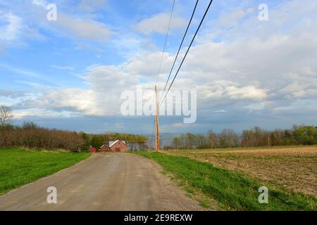 Country-Szene im frühen Frühjahr in der Nähe der Stadt South Hero auf Grand Isle im Norden Vermont VT, USA. Stockfoto