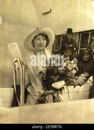 Frau Lorena J. Cruce, Start der USS Oklahoma (BB-37), Camden, New Jersey, 1914 (20706680003). Stockfoto