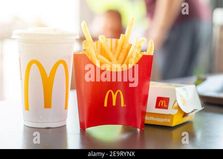 McDonald's Pommes frites Fastfood-Set, beliebteste amerikanische Küche, McDonald's betreibt mehr als 30.000 Restaurants worldwide,30 Dezember 2020, Ba Stockfoto