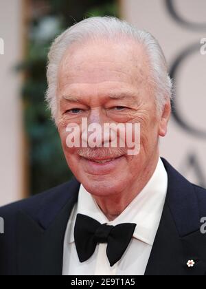 Februar 2021, 6th. DATEI: Christopher Plummer stirbt am 91. Datei-Foto vom 15. Januar 2012 von Christopher Plummer bei der Ankunft zur jährlichen Golden Globe Awards Zeremonie 69th, die im Beverly Hilton Hotel in Los Angeles, CA, USA, stattfand. Christopher Plummer, der in The Sound of Music spielte, gewann einen Oscar für Anfänger und wurde für All the Money in the World und The Last Station nominiert, starb im Alter von 91 Jahren friedlich heute in seinem Haus in Connecticut, wie seine Familie bestätigte. Kredit: Abaca Presse/Alamy Live Nachrichten Stockfoto