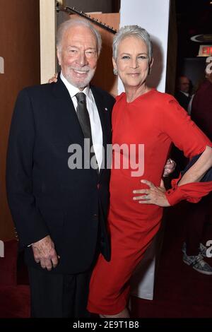 Februar 2021, 6th. DATEI: Christopher Plummer stirbt am 91. Datei Foto vom 07. September 2019 von Jamie Lee Curtis und Christopher Plummer bei der Premiere "Knives Out" während des Toronto International Film Festival 2019 im Princess of Wales Theater in Toronto, Kanada. Christopher Plummer, der in The Sound of Music spielte, gewann einen Oscar für Anfänger und wurde für All the Money in the World und The Last Station nominiert, starb im Alter von 91 Jahren friedlich heute in seinem Haus in Connecticut, wie seine Familie bestätigte. Kredit: Abaca Presse/Alamy Live Nachrichten Stockfoto