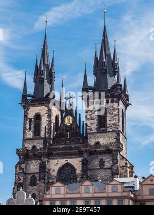 Kirche unserer Lieben Frau vor Tyn Spires, Außenansicht eines gotischen Gebäudes in der Altstadt von Prag, Tschechische Republik Stockfoto