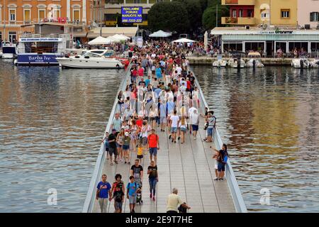 Fußgängerbrücke in Zadar, Kroatien Stockfoto