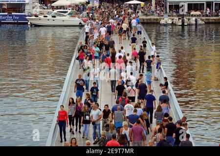 Fußgängerbrücke in Zadar, Kroatien Stockfoto