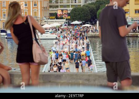 Fußgängerbrücke in Zadar, Kroatien Stockfoto