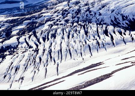 Eine Detailaufnahme des Emmons Glacier am Mount Rainier im Mt Rainier National Park, Washington, USA. Stockfoto