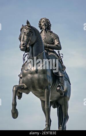 Reiterstatue von König Karl I. (1600-1649), der ältesten Statue auf dem Trafalgar Square, London. Geschnitzt 1638 von Hubert Le Sueur. Öffentliches Denkmal auf Disp Stockfoto