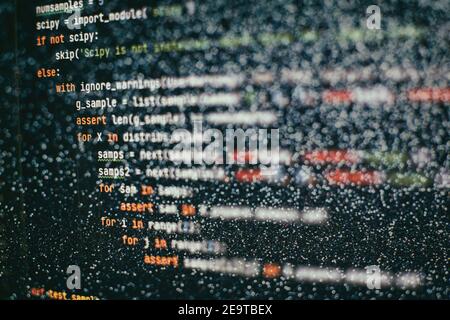 Entwickler mobiler Apps. Innovatives Startup-Projekt. Programmiercode der Website. IT-Geschäft. Stockfoto