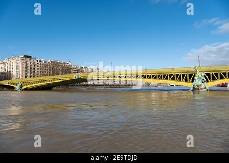 Pont Mirabeau während der Sintflut der seine in Paris Stockfoto