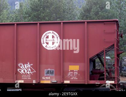 Die Burlington Northern and Santa Fe Railway (BNSF) Logo auf Eisenbahn Open Hopper Auto, Troy, Montana Burlington Northern und Santa Fe Railway war Form Stockfoto