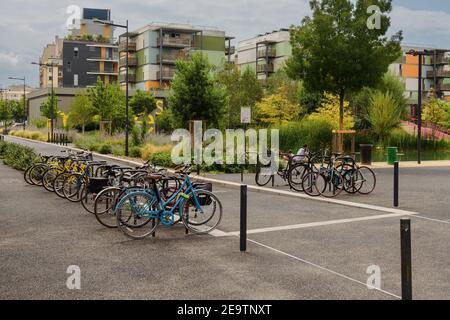 Fahrradparkplatz im Öko-Viertel de Bonne Stockfoto
