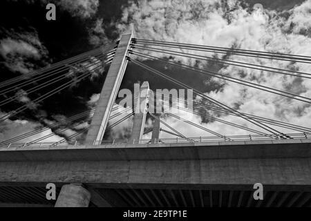 Ewijk Niederlande - 3. Juli 2020 - Tacitus Brücke über Waal bei Ewijk in den Niederlanden Stockfoto