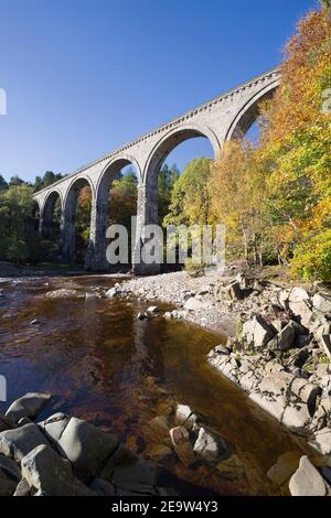 Lambley Viadukt überspannt den South Tyne Fluss in Northumberland, und bis zum frühen 1970s trug die Züge der Alston-Zweiglinie von Haltwhistle Stockfoto