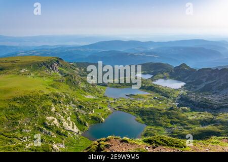 Sonnenaufgang Luftaufnahme von sieben rila Seen in Bulgarien Stockfoto