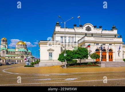 Nationalversammlung der Republik Bulgarien und Aleksandar Nevski kathedrale in Sofia Stockfoto