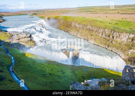 Wasserfall Gullfoss im Süden Islands an einem sonnigen Sommertag Stockfoto