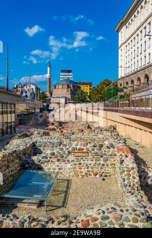 Banja Bashi Moschee und historische Fundamente von Sofia, Bulgarien Stockfoto