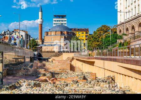 Banja Bashi Moschee und historische Fundamente von Sofia, Bulgarien Stockfoto