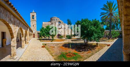 Innenhof des Klosters Saint Barnabas in der Nähe von Famagusta, Zypern Stockfoto