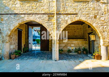 Innenhof der Larnaka Burg auf zypern Stockfoto