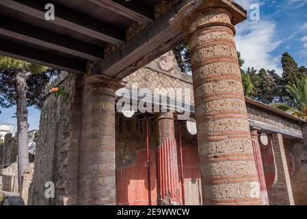 Herculaneum Ruinen, alte römische Fischerstadt begraben durch den Ausbruch des Vesuv in AD 79, begraben unter vulkanischer Asche & erhalten fast intakt. Stockfoto