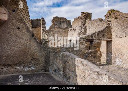 Herculaneum Ruinen, alte römische Fischerstadt begraben durch den Ausbruch des Vesuv in AD 79, begraben unter vulkanischer Asche & erhalten fast intakt. Stockfoto