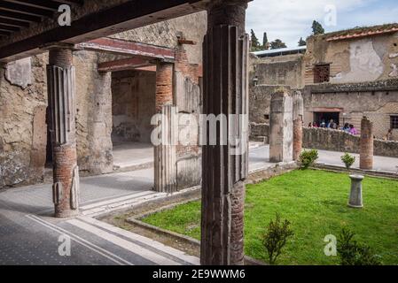 Herculaneum Ruinen, alte römische Fischerstadt begraben durch den Ausbruch des Vesuv in AD 79, begraben unter vulkanischer Asche & erhalten fast intakt. Stockfoto