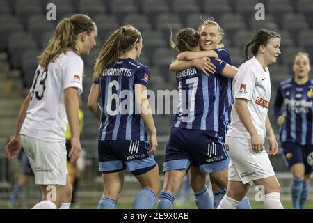 Stockholm, Schweden. Februar 2021, 06th. Djurgarden feiert Tor im Halbfinale der Volkswagen Stockholm Challenge zwischen Brommapojkarna und Djurgarden in der Tele2 Arena in Stockholm, Schweden Quelle: SPP Sport Pressefoto. /Alamy Live Nachrichten Stockfoto