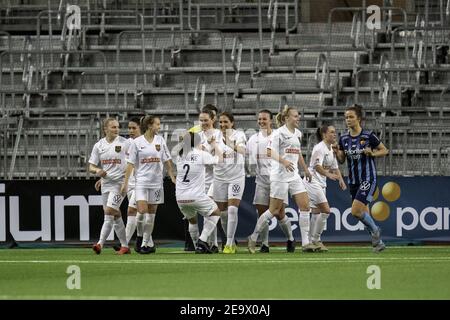 Stockholm, Schweden. Februar 2021, 06th. Brommapojkarna feiert Tor im Halbfinale der Volkswagen Stockholm Challenge zwischen Brommapojkarna und Djurgarden in der Tele2 Arena in Stockholm, Schweden Credit: SPP Sport Press Photo. /Alamy Live Nachrichten Stockfoto