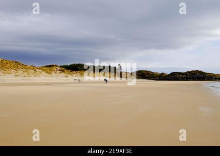 Die weite offene Fläche am Camusdarach Beach im Nordwesten Schottlands. Stockfoto