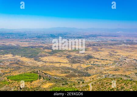 Luftaufnahme von Nicosia/Lefkosa von der Burg Buffavento in Zypern Stockfoto