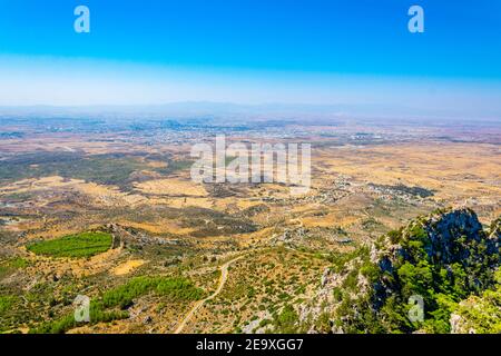 Luftaufnahme von Nicosia/Lefkosa von der Burg Buffavento in Zypern Stockfoto