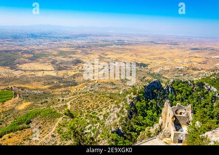 Luftaufnahme von Nicosia/Lefkosa von der Burg Buffavento in Zypern Stockfoto