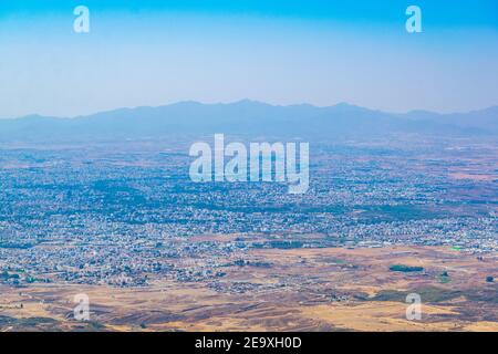 Luftaufnahme von Nicosia/Lefkosa von der Burg Buffavento in Zypern Stockfoto