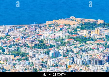 Kyrenia/Girne von der Burg St. Hilarion in Zypern aus gesehen Stockfoto