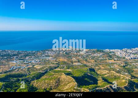 Kyrenia/Girne von der Burg St. Hilarion in Zypern aus gesehen Stockfoto