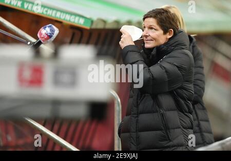 firo: 06.02.2021 Fußball: Fußball: 1st Bundesliga Saison 2020/21 FC Augsburg - VfL Wolfsburg Oliver Glasner, Trainer, von, VfL Wolfsburg LennartPreissWitters / Poolfoto / via / firoportsphoto Verwendung weltweit Stockfoto