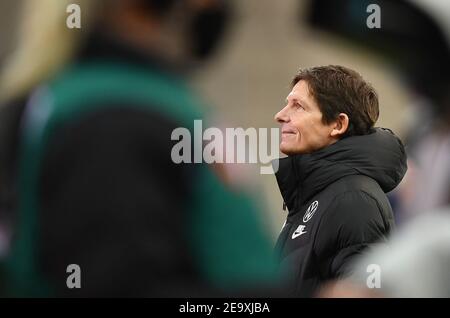 firo: 06.02.2021 Fußball: Fußball: 1st Bundesliga Saison 2020/21 FC Augsburg - VfL Wolfsburg Oliver Glasner, Trainer, von, VfL Wolfsburg LennartPreissWitters / Poolfoto / via / firoportsphoto Verwendung weltweit Stockfoto