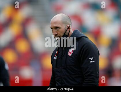 Brentford Community Stadium, London, Großbritannien. Februar 2021, 6th. Gallagher Premiership Rugby, London Irish gegen Gloucester; Gloucester Head Coach George Skivington beobachtet sein Team während des Vorspiels Kredit: Action Plus Sports/Alamy Live News Stockfoto