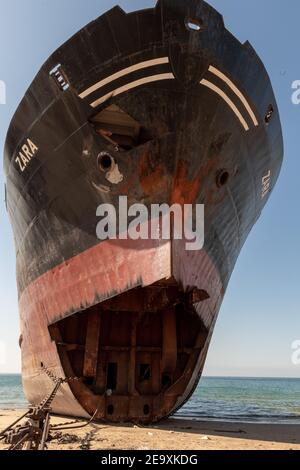 Schiff wird in Gadani Schiffswerft zerbrochen, die sich über einen 10 km langen Strand, Balochistan, Pakistan, befindet. Stockfoto