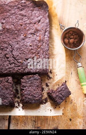 Dunkle Schokolade Chili Brownies mit Kakao Stockfoto