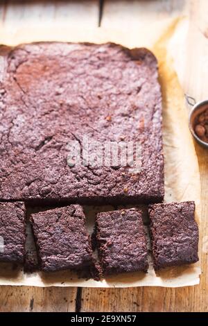 Dunkle Schokolade Chili Brownies mit Kakao Stockfoto