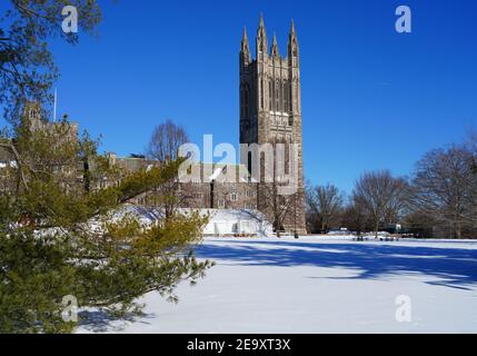 PRINCETON, NJ -4 FEB 2021- Blick auf den Cleveland Glockenspielturm am historischen Graduate College auf dem Campus der Princeton University, New Jersey, UN Stockfoto