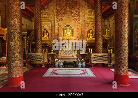 Versammlungshalle im Wat Phra Singh, Chiang Mai, Thailand. Stockfoto