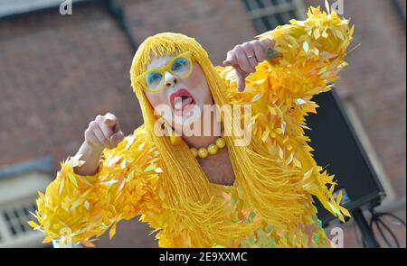 Drag Queen Ginny Lemon, die in der TV-Serie RuPauls Drag Race UK bei einer Veranstaltung in Birmingham Stadtzentrum fotografiert vorgestellten. Stockfoto