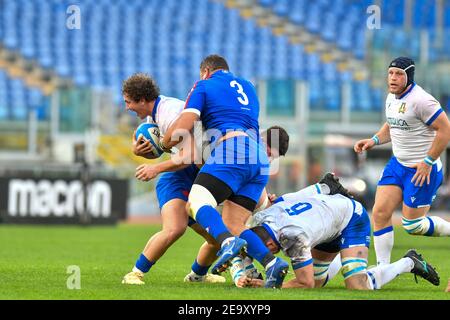 Rom, Italien. Februar 2021, 6th. Rom, Italien, Stadio Olimpico, 06. Februar 2021, Michele Lamaro (Italien) trägt den Ball während Italien gegen Frankreich - Rugby Six Nations Spiel Credit: Carlo Cappuccitti/LPS/ZUMA Wire/Alamy Live News Stockfoto