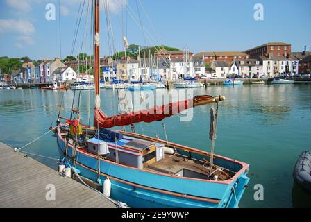 Alte hölzerne Ketsch am Kai, Weymouth Harbour, Weymouth, Dorset, England, Vereinigtes Königreich Stockfoto